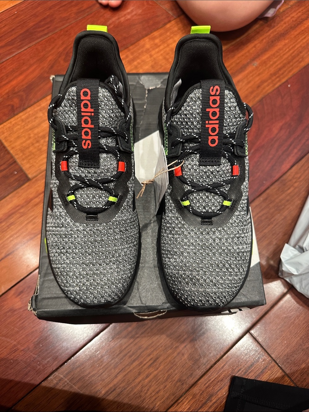 Kaptir Adidas Sneakers